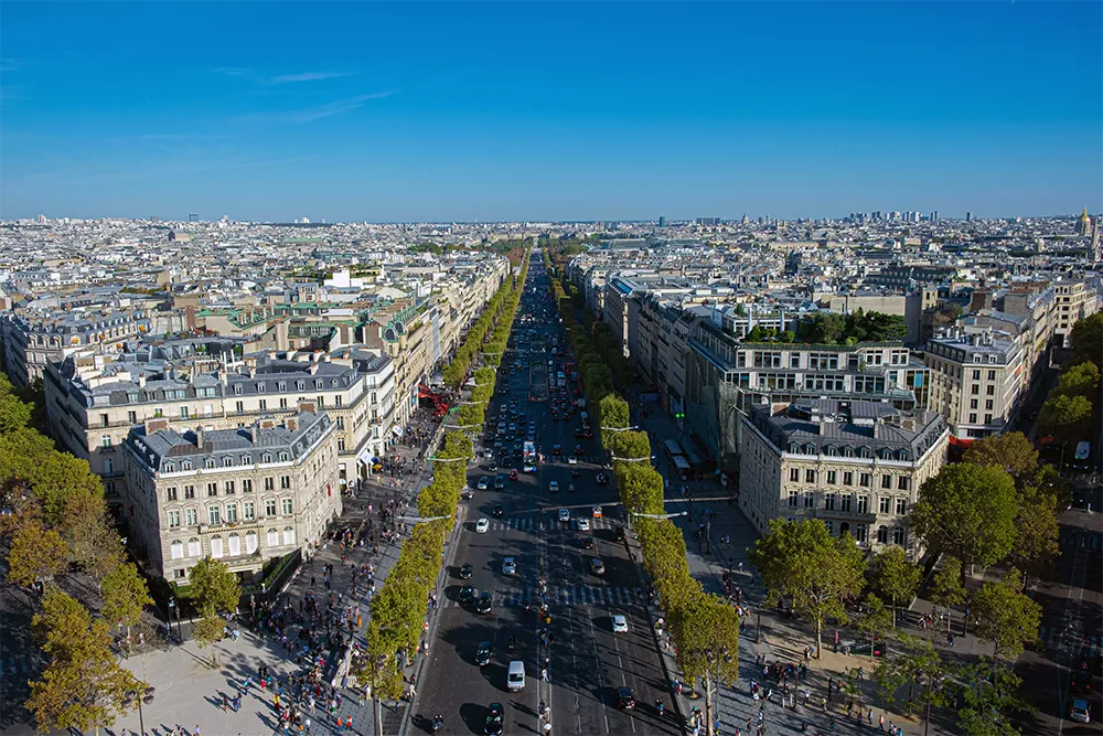 champs elysees richting louvre | BonjourParijs.nl
